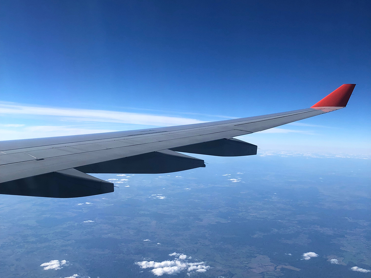 飛行機の窓から